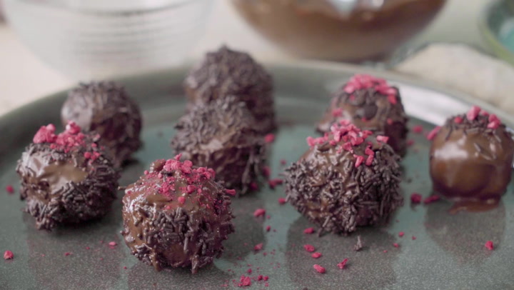 Hjemmelavede romkugler