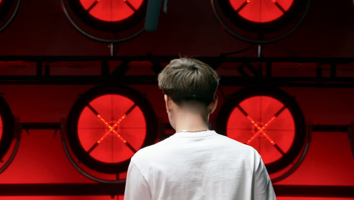 Se klippet: Maria Fantino overrasket backstage