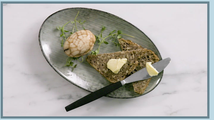 Sådan laver du marmorerede æg